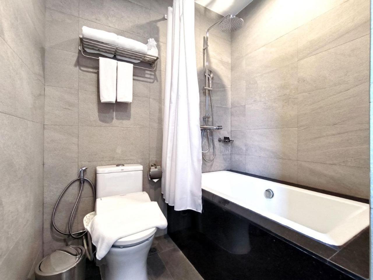 The View Serviced Residence 豪景日式酒店公寓 Пномпень Екстер'єр фото
