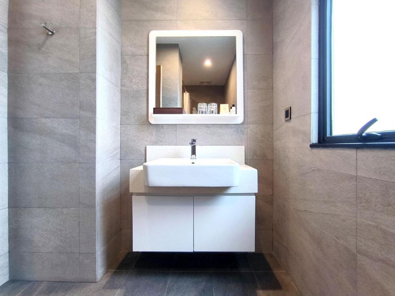 The View Serviced Residence 豪景日式酒店公寓 Пномпень Екстер'єр фото