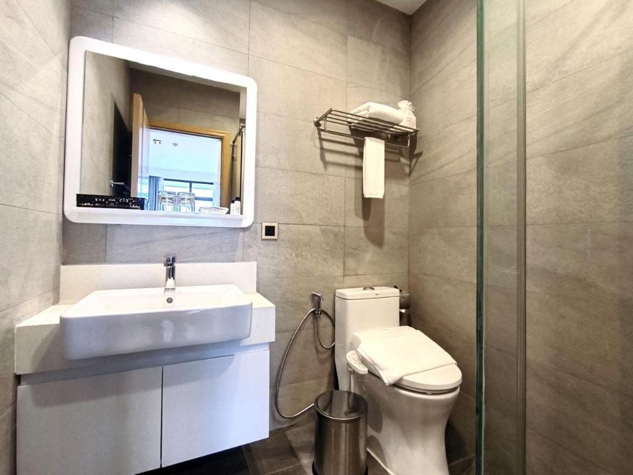 The View Serviced Residence 豪景日式酒店公寓 Пномпень Екстер'єр фото